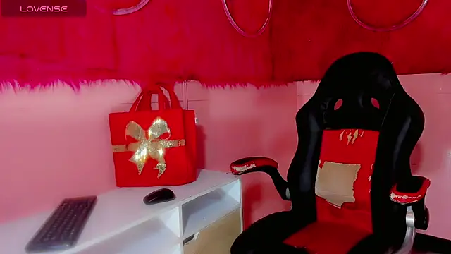 Snapshot of Mia_dasilva_ chatting on April 14, 7:20 pm Mia dasilva online show from April 14, 7:20 pm