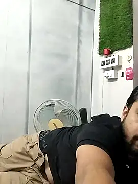 Snapshot of hornydaddy_21 chatting on April 8, 1:44 pm hornydaddy 21 online show from April 8, 1:44 pm