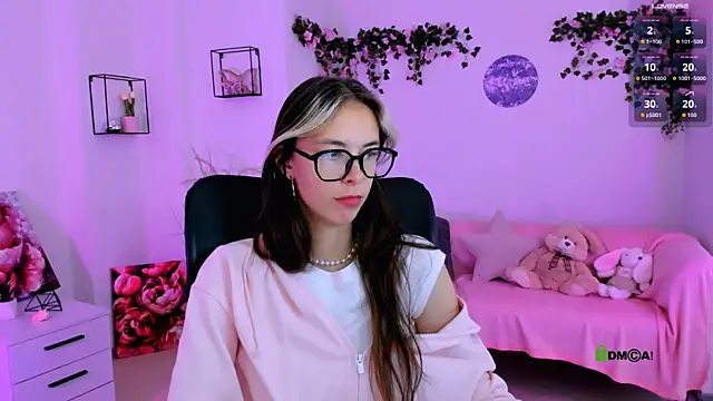 Snapshot of mia_mooon_ chatting on July 20, 10:39 am mia mooon online show from July 20, 10:39 am