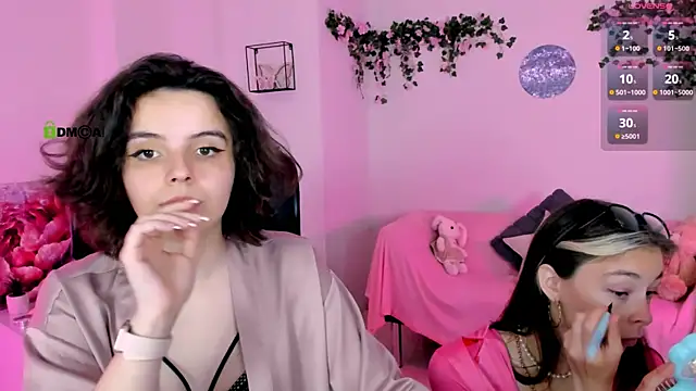 Snapshot of mia_mooon_ chatting on July 21, 8:49 am mia mooon online show from July 21, 8:49 am
