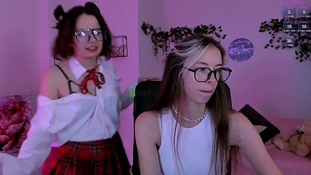 Snapshot of mia_mooon_ chatting on July 22, 8:50 am mia mooon online show from July 22, 8:50 am