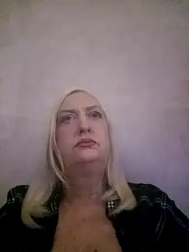 Snapshot of Julia20X chatting on April 8, 6:41 pm Julia20X online show from April 8, 6:41 pm