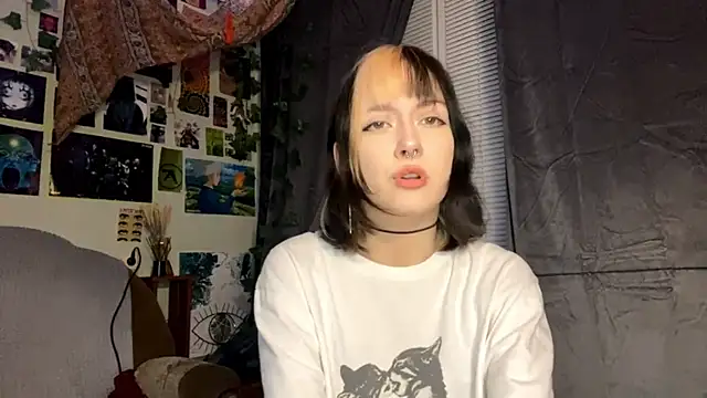 AllegraStaffieri online show from April 8, 9:15 pm