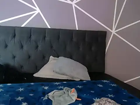 Snapshot of Violett1126 chatting on April 13, 5:13 am Violett1126 online show from April 13, 5:13 am