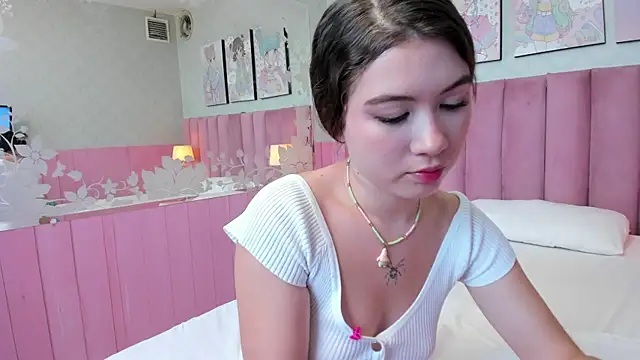 Snapshot of Hellencute18_ chatting on April 20, 7:04 pm Hellencute18 online show from April 20, 7:04 pm