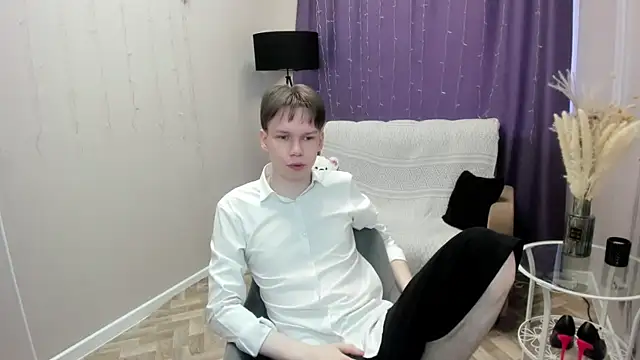 Snapshot of EliotMars chatting on May 19, 6:53 am EliotMars online show from May 19, 6:53 am