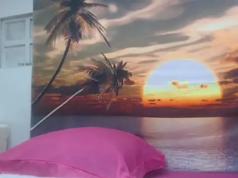 Snapshot of GoldenLuxeLady chatting on May 11, 4:18 am GoldenLuxeLady online show from May 11, 4:18 am