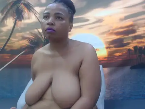Snapshot of GoldenLuxeLady chatting on May 13, 4:32 am GoldenLuxeLady online show from May 13, 4:32 am