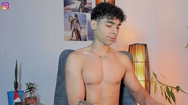 Snapshot of Alex_zt7 chatting on June 13, 4:16 pm Alex zt7 online show from June 13, 4:16 pm