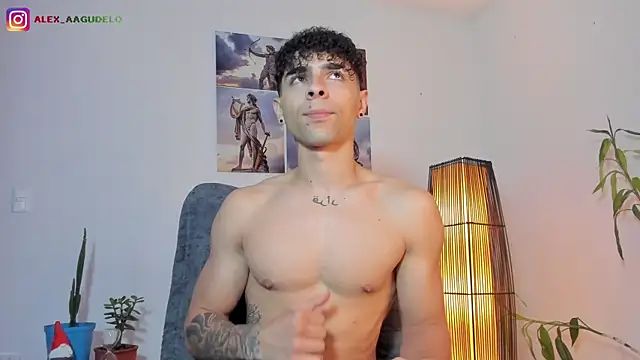 Snapshot of Alex_zt7 chatting on June 19, 4:55 pm Alex zt7 online show from June 19, 4:55 pm