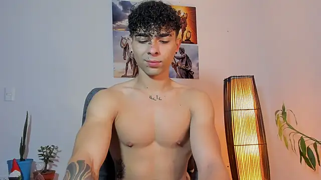 Snapshot of Alex_zt7 chatting on June 25, 4:44 pm Alex zt7 online show from June 25, 4:44 pm