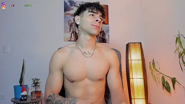 Snapshot of Alex_zt7 chatting on June 28, 4:13 pm Alex zt7 online show from June 28, 4:13 pm