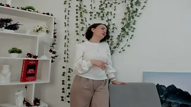 Snapshot of GraceFoderaro chatting on April 9, 6:19 am GraceFoderaro online show from April 9, 6:19 am