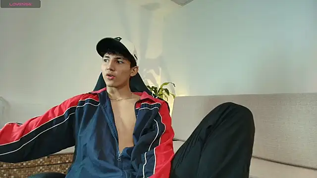 Snapshot of Valentino_Rey chatting on April 22, 12:07 pm Valentino Rey online show from April 22, 12:07 pm