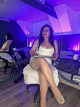 Snapshot of Jenifer_cruz chatting on May 13, 5:27 am Jenifer cruz online show from May 13, 5:27 am