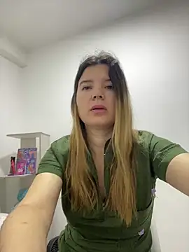 Snapshot of amelia_16 chatting on June 17, 8:28 am amelia 16 online show from June 17, 8:28 am