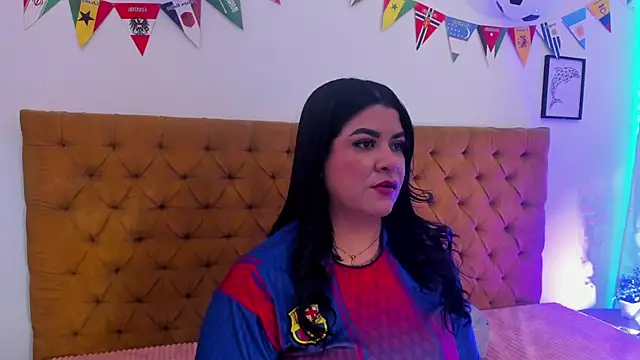 Snapshot of Katty_West chatting on June 25, 7:18 pm Katty West online show from June 25, 7:18 pm