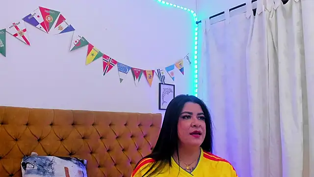 Snapshot of Katty_West chatting on June 27, 7:41 pm Katty West online show from June 27, 7:41 pm