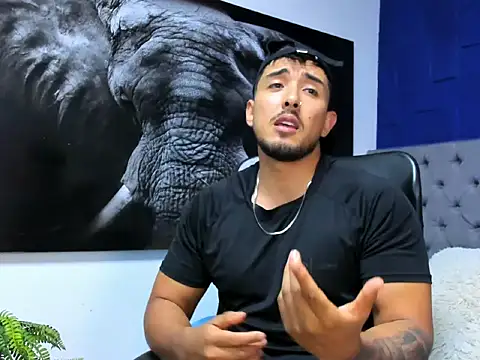 Snapshot of alangreek1 chatting on June 1, 12:12 am alangreek1 online show from June 1, 12:12 am