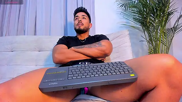 Snapshot of alangreek1 chatting on July 20, 2:26 am alangreek1 online show from July 20, 2:26 am