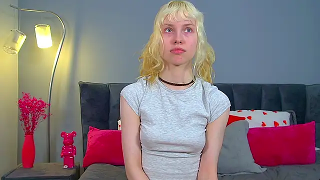 Snapshot of HannahHollis chatting on April 29, 5:30 pm HannahHollis online show from April 29, 5:30 pm