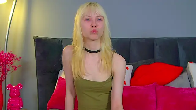 Snapshot of HannahHollis chatting on May 13, 6:22 am HannahHollis online show from May 13, 6:22 am