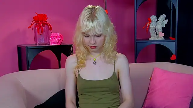 Snapshot of HannahHollis chatting on May 14, 6:26 pm HannahHollis online show from May 14, 6:26 pm