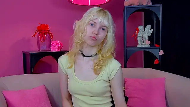 Snapshot of HannahHollis chatting on May 16, 6:10 am HannahHollis online show from May 16, 6:10 am