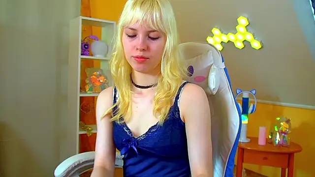 Snapshot of HannahHollis chatting on July 2, 6:08 am HannahHollis online show from July 2, 6:08 am