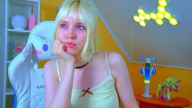 Snapshot of HannahHollis chatting on July 12, 6:21 pm HannahHollis online show from July 12, 6:21 pm