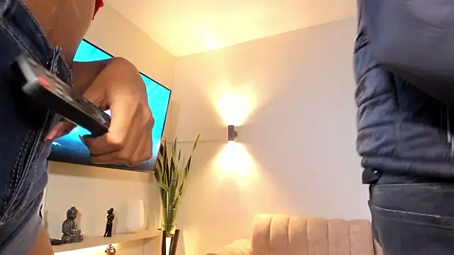 Snapshot of Honey_luxury_cute chatting on April 25, 8:28 pm Honey luxury cute online show from April 25, 8:28 pm