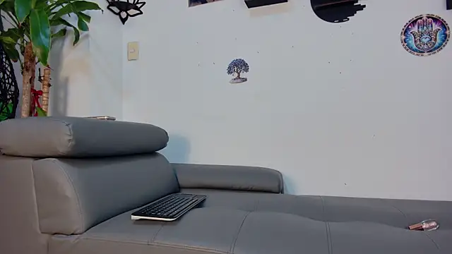 Snapshot of LunaBaxter_ chatting on May 6, 12:21 pm LunaBaxter online show from May 6, 12:21 pm
