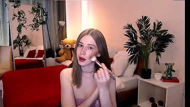 Snapshot of cheeky_chick chatting on June 1, 1:35 pm cheeky chick online show from June 1, 1:35 pm