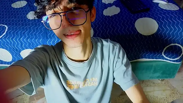 Snapshot of Twink_Sebas7 chatting on April 14, 12:11 pm Twink Sebas7 online show from April 14, 12:11 pm