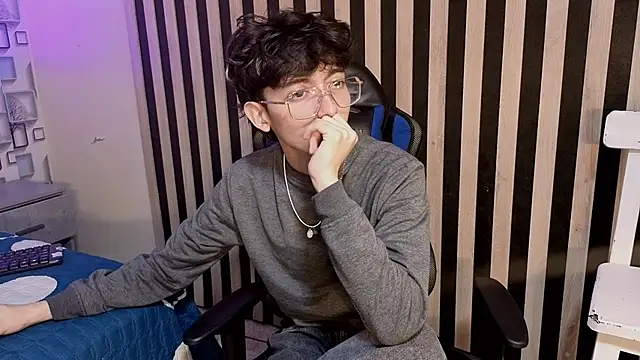 Snapshot of Twink_Sebas7 chatting on July 1, 12:29 pm Twink Sebas7 online show from July 1, 12:29 pm