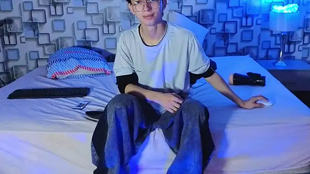 Snapshot of Twink_Sebas7 chatting on July 12, 12:29 pm Twink Sebas7 online show from July 12, 12:29 pm