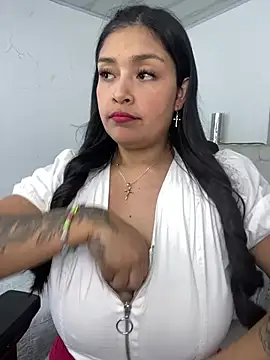 Snapshot of Simplemente_Aurora chatting on June 5, 8:47 pm Simplemente Aurora online show from June 5, 8:47 pm