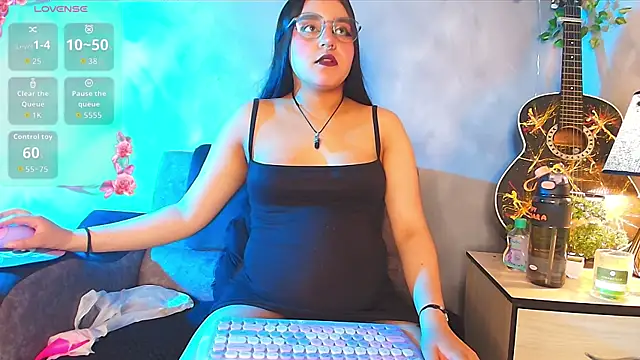 Snapshot of ambar__devon chatting on May 1, 8:24 pm ambar devon online show from May 1, 8:24 pm