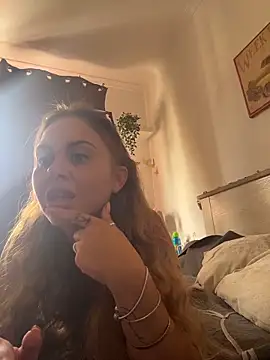 LaRubiaCalda online show from April 17, 1:47 pm