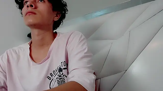 Snapshot of Shirowitheb chatting on April 10, 1:05 pm Shirowitheb online show from April 10, 1:05 pm