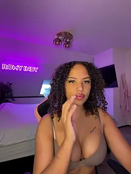 Snapshot of princessromyindy chatting on April 14, 2:12 pm princessromyindy online show from April 14, 2:12 pm