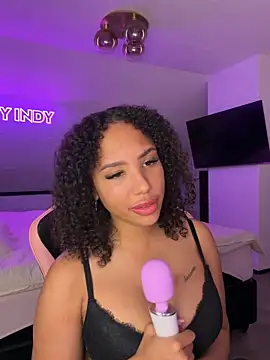 Snapshot of princessromyindy chatting on April 16, 8:20 pm princessromyindy online show from April 16, 8:20 pm