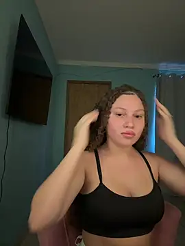 sophiiahot online show from May 5, 11:40 am
