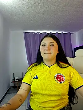 Snapshot of Celestee_21 chatting on June 23, 9:13 pm Celestee 21 online show from June 23, 9:13 pm