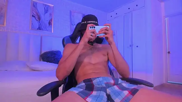 Snapshot of cero_khalifa chatting on May 8, 12:49 am cero khalifa online show from May 8, 12:49 am