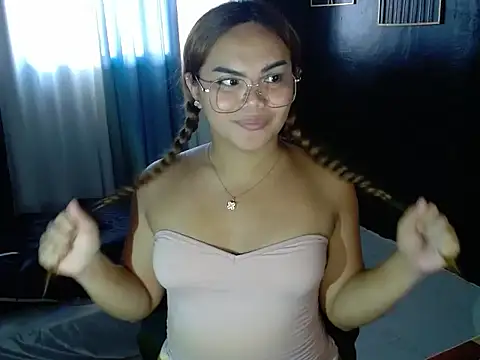 Snapshot of Kylie_mortel chatting on April 9, 4:01 am Kylie mortel online show from April 9, 4:01 am