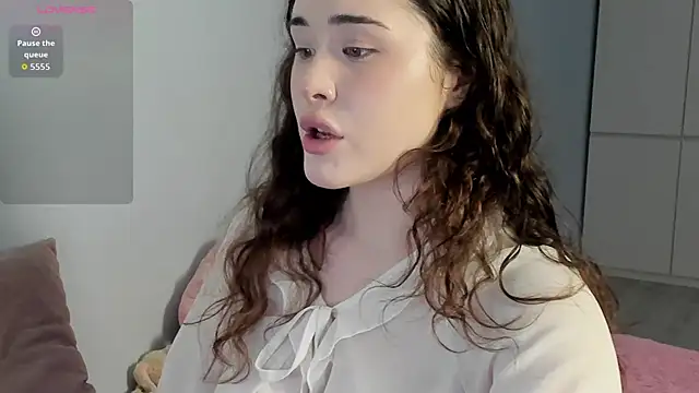 Snapshot of ChloeBlisss chatting on April 21, 3:35 am ChloeBlisss online show from April 21, 3:35 am