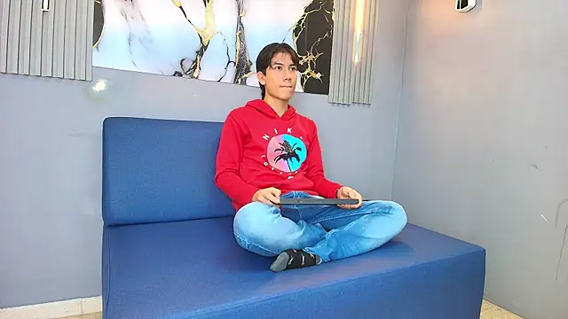 Snapshot of RAPHAEL_NYON1 chatting on April 11, 3:44 am RAPHAEL NYON1 online show from April 11, 3:44 am