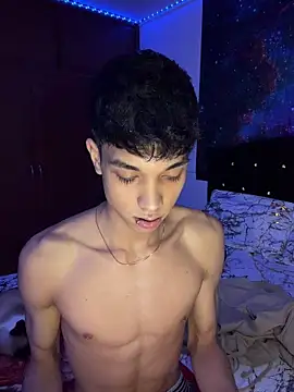 Snapshot of RoughDiamond_ chatting on April 11, 7:45 am RoughDiamond online show from April 11, 7:45 am