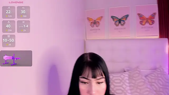 Snapshot of kitty_bluuee chatting on May 15, 2:51 am kitty bluuee online show from May 15, 2:51 am